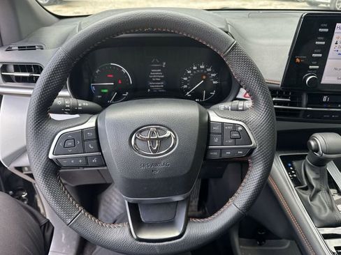 Used 2024 Toyota Sienna XSE AWD/4WD image 15