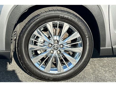 Used 2025 Toyota Grand Highlander AWD image 34