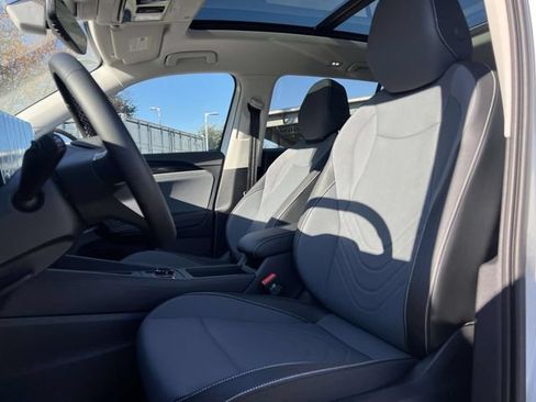 New 2026 Volkswagen Tiguan SE FWD image 11