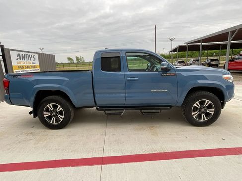 Used 2019 Toyota Tacoma TRD Sport w/ TRD Premium Sport Package AWD/4WD image 9