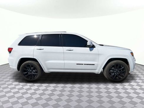 Used 2020 Jeep Grand Cherokee Altitude image 3
