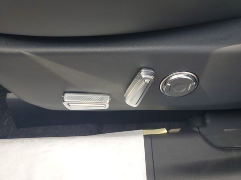 New 2026 Lincoln Nautilus Premier AWD/4WD image 11