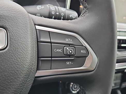 New 2026 Jeep Compass Latitude image 24