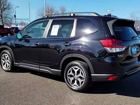 Used 2020 Subaru Forester Premium image 6