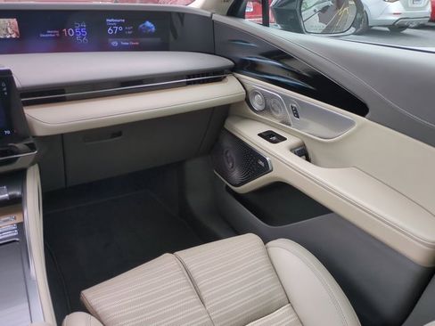 Used 2025 Lincoln Nautilus Reserve image 17