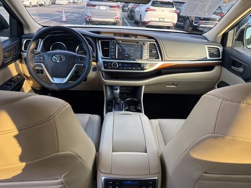 Used 2019 Toyota Highlander Limited image 18