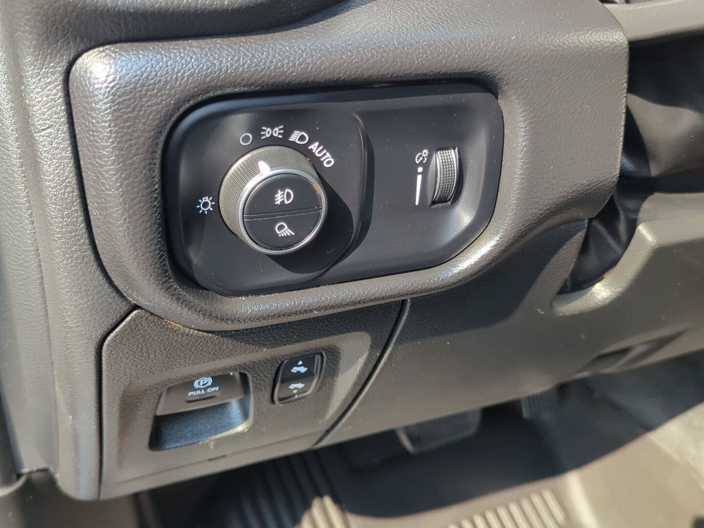 Used 2022 RAM 1500 Big Horn AWD/4WD image 14