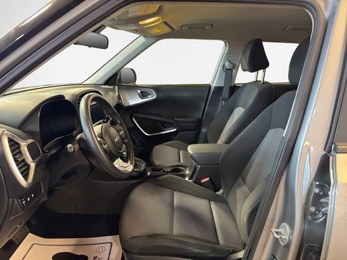 Certified 2023 Kia Soul LX w/ LX Technology Package FWD image 12
