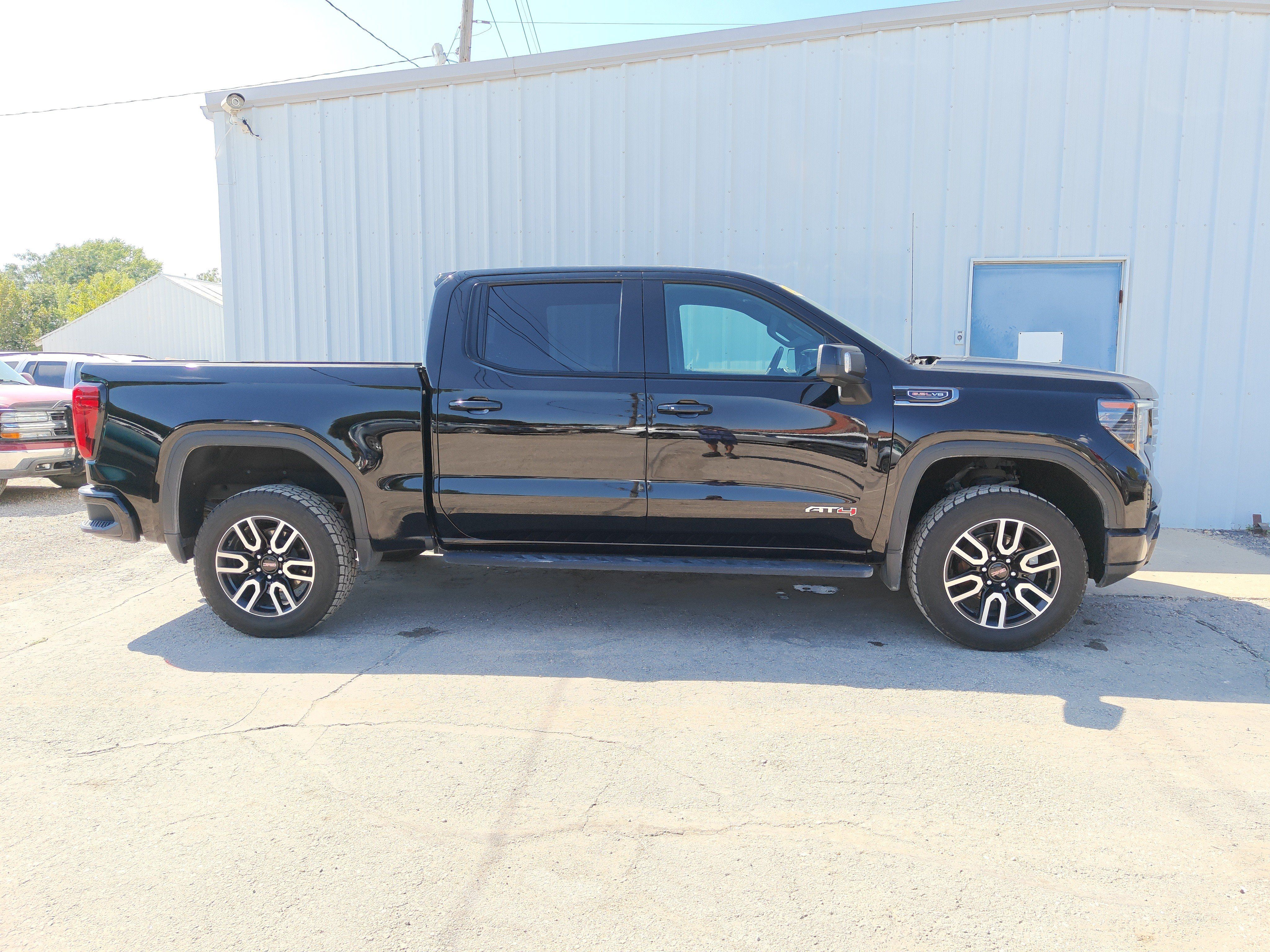 Used 2024 GMC Sierra 1500 AT4 w/ AT4 Premium Package AWD/4WD image 1