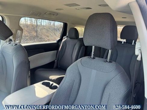 Used 2023 Kia Carnival LX FWD image 26