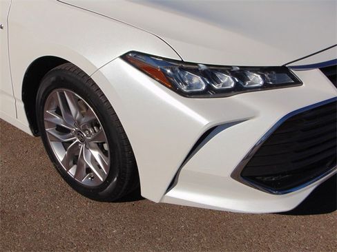 Used 2021 Toyota Avalon XLE image 2