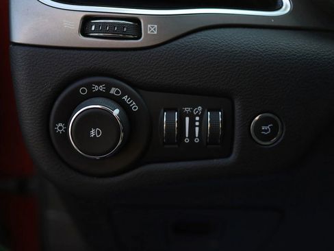 Used 2020 Jeep Cherokee Limited image 14