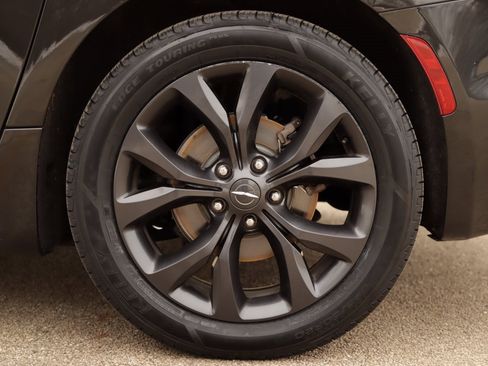 Used 2020 Chrysler Pacifica Limited w/ Advanced Safetytec Group image 46