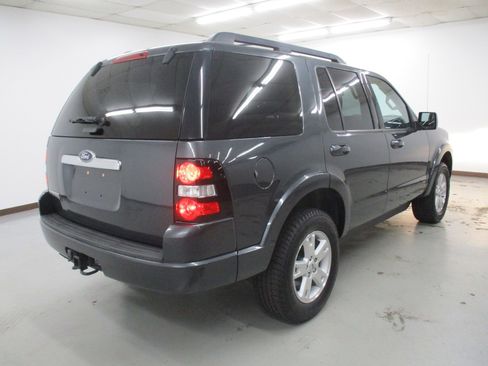 Used 2010 Ford Explorer XLT image 8