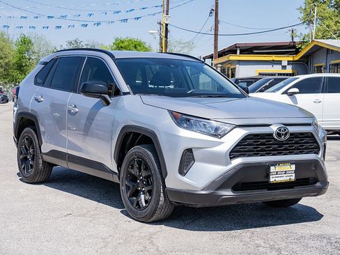 Used 2021 Toyota RAV4 LE image 3