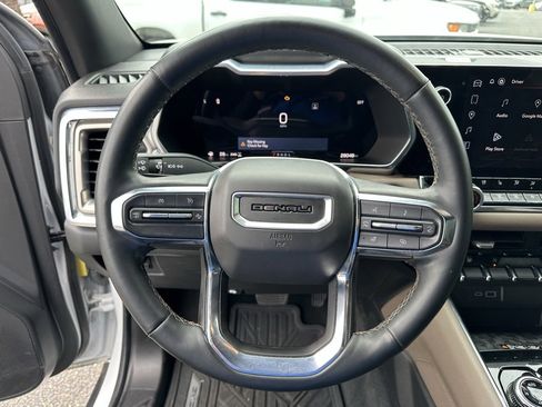 Used 2023 GMC Canyon Denali image 13