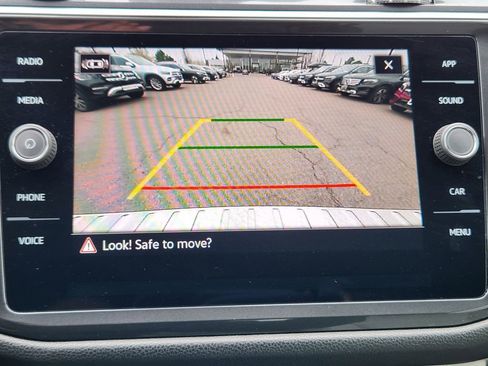 Used 2024 Volkswagen Tiguan SE image 18