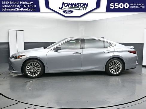 Used 2022 Lexus ES 350 Ultra Luxury w/ Accessory Package FWD image 8