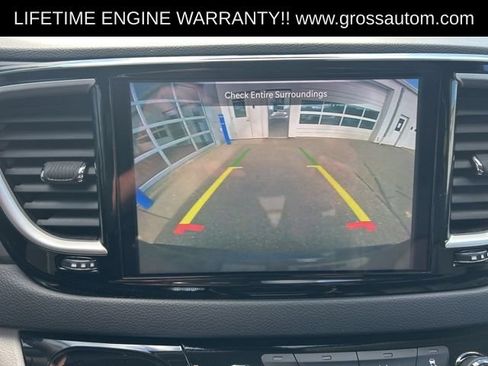 Used 2024 Chrysler Pacifica Touring-L FWD image 30