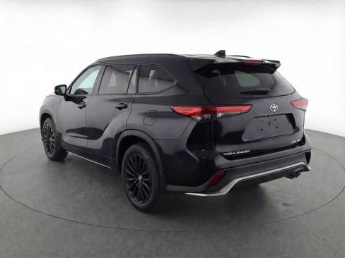 Certified 2025 Toyota Highlander XSE image 4