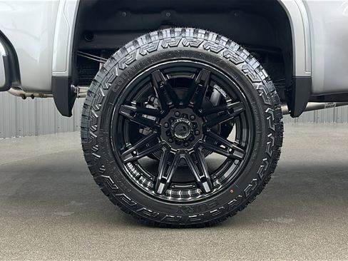 Used 2025 GMC Sierra 1500 AT4 w/ AT4 Premium Package image 12