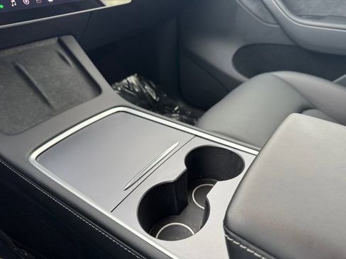 Used 2024 Tesla Model Y Performance image 9