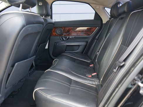 Used 2018 Jaguar XJ R-Sport image 34