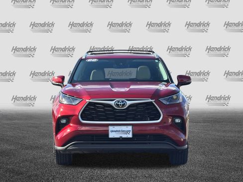 Used 2022 Toyota Highlander XLE image 10