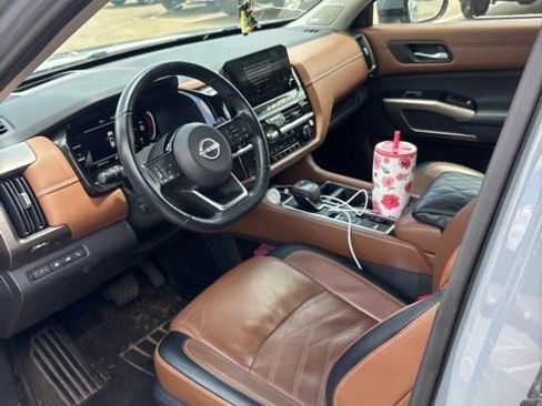 Used 2022 Nissan Pathfinder Platinum w/ Cargo Package FWD image 7