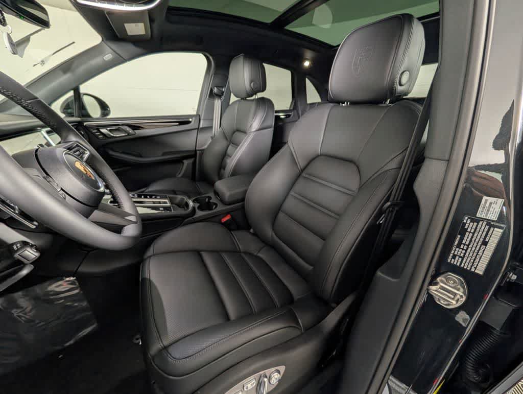 Used 2026 Porsche Macan AWD/4WD image 5