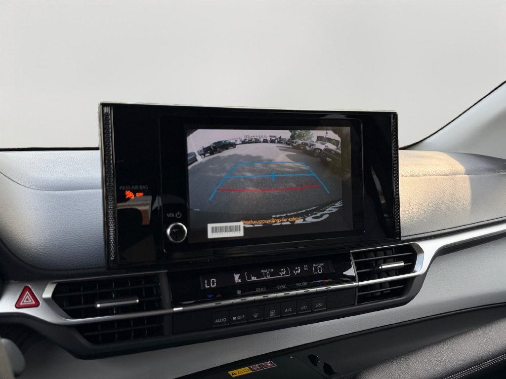Used 2026 Toyota Sienna LE AWD/4WD image 25