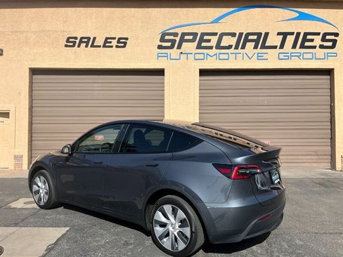 Used 2023 Tesla Model Y AWD image 31