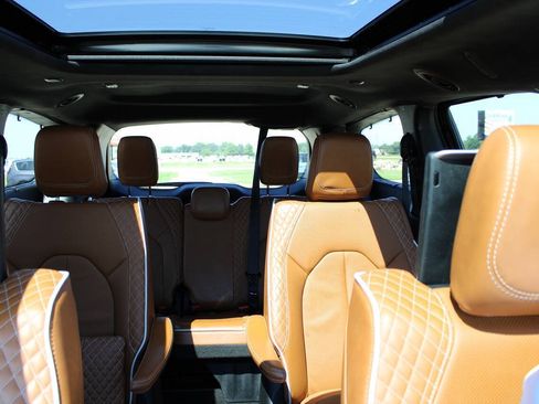 Used 2025 Chrysler Pacifica Pinnacle FWD image 20