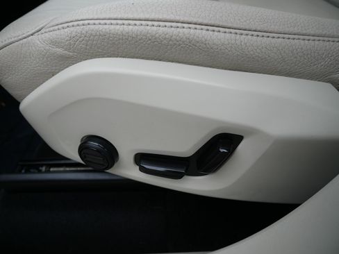 Certified 2023 Volvo XC90 T8 Plus w/ Protection Package Premier AWD/4WD image 15