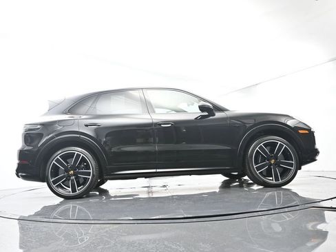 Certified 2022 Porsche Cayenne Turbo S AWD/4WD image 54