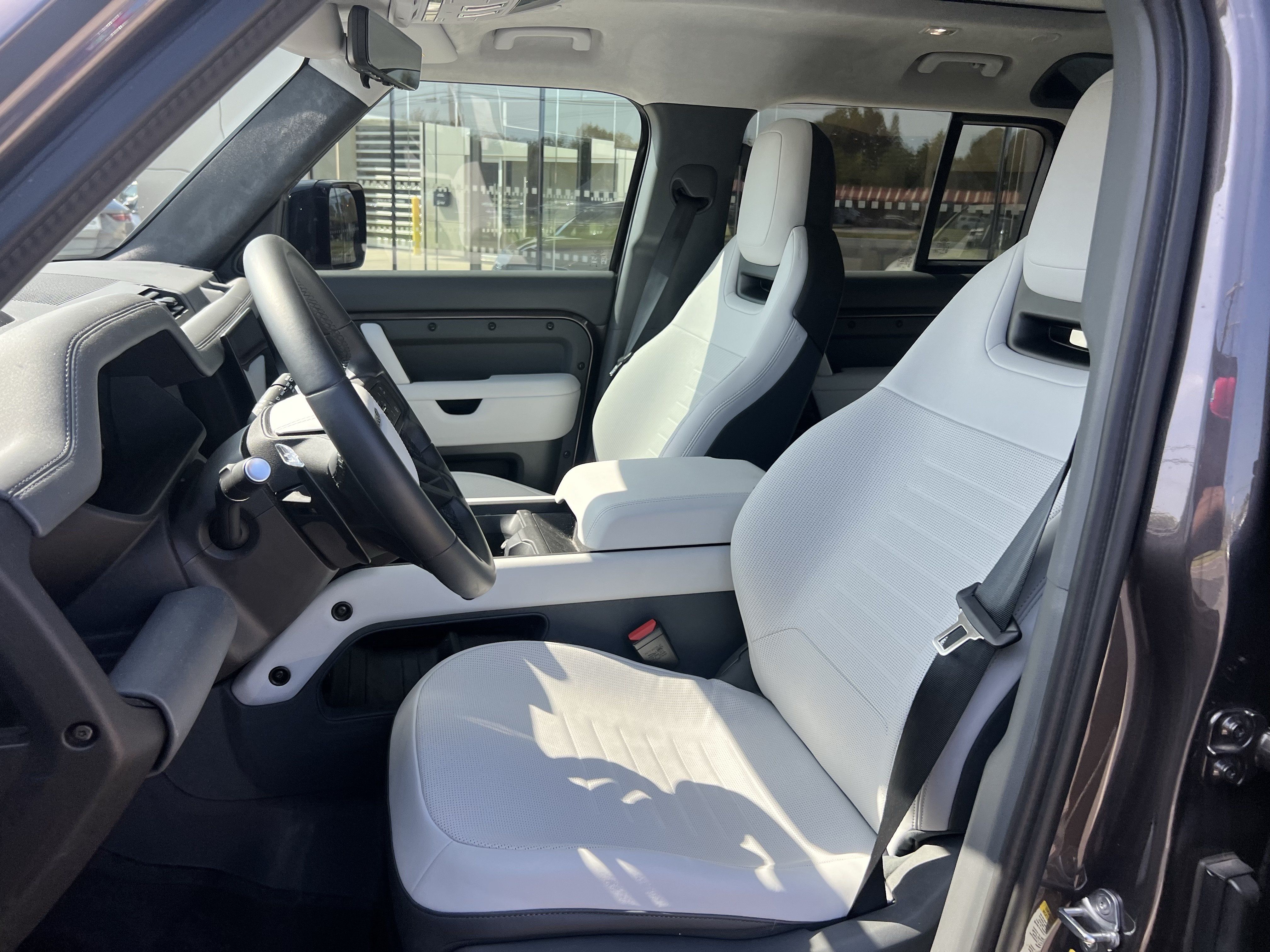 Used 2025 Land Rover Defender 110 AWD/4WD image 18
