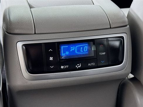 Used 2019 Toyota Highlander XLE AWD/4WD image 24