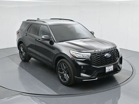 Used 2025 Ford Explorer ST image 44