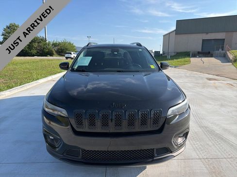 Used 2019 Jeep Cherokee Latitude Plus FWD image 2
