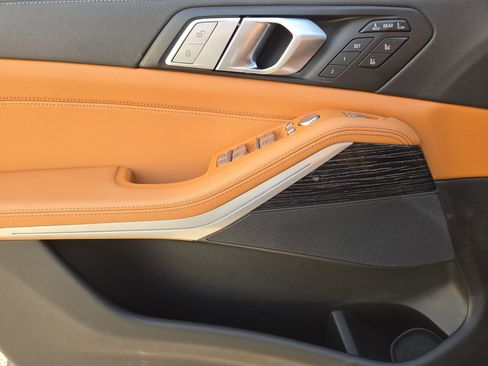 Used 2022 BMW X7 xDrive40i w/ M Sport Package image 15