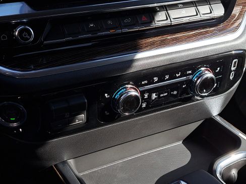 New 2026 GMC Sierra 1500 Elevation w/ LPO, Elevation Black Package image 29