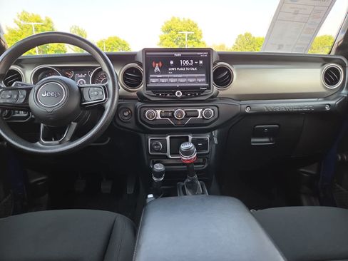 Used 2018 Jeep Wrangler Unlimited Sport AWD/4WD image 18