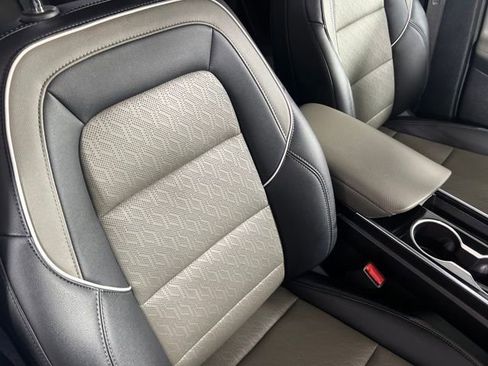 Used 2025 Chevrolet Equinox LT w/ Convenience Package II image 34