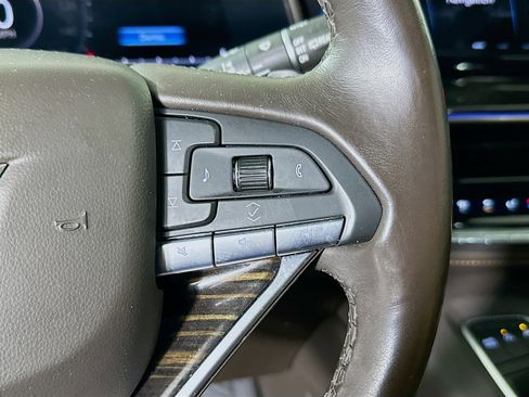 Used 2021 Cadillac Escalade Premium Luxury AWD/4WD image 17