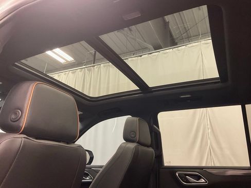 Used 2024 GMC Yukon XL AT4 w/ AT4 Premium Package AWD/4WD image 37