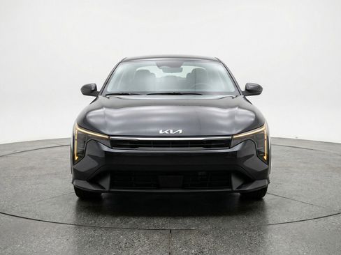 Used 2025 Kia K4 LXS image 2