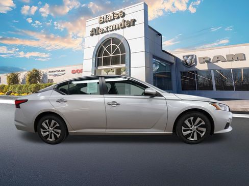 Used 2020 Nissan Altima 2.5 S image 2