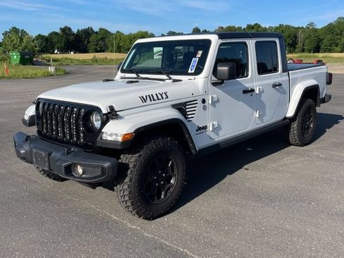 Used 2021 Jeep Gladiator Overland AWD/4WD image 3
