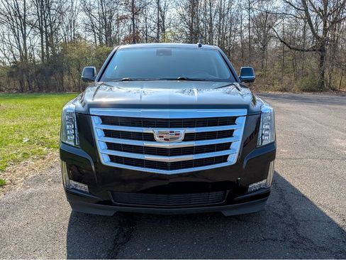 Used 2020 Cadillac Escalade ESV Luxury AWD/4WD image 2