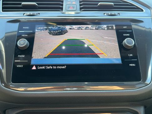 Used 2023 Volkswagen Tiguan SE R-Line image 33